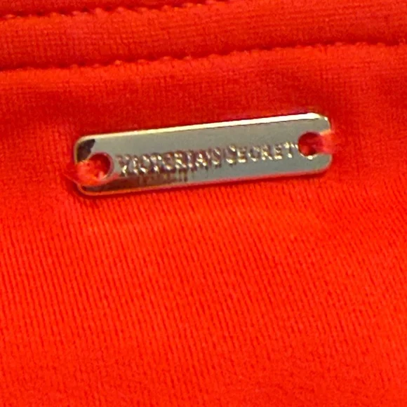 🔥 Red Hot Halter One-Piece Swimsuit – Bombshell Fit 🔥 - Picture 7 of 9